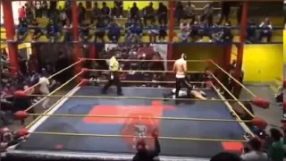 El luchador conocido como Príncipe Aéreo se desvaneció en el ring