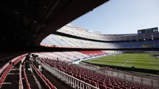 Soccer Football - La Liga Santander - FC Barcelona v Real Madrid - Camp Nou, Barcelona, Spain - October 24, 2020 Barcelona's Lionel Messi in action with Real Madrid's Toni Kroos REUTERS/Albert Gea [[[REUTERS VOCENTO]]] SOCCER-SPAIN-FCB-MAD/REPORT