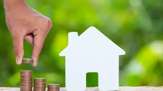 Si el piso está hipotecado, puedes pedir al vendedor que cancele la hipoteca antes de la compra y adquirir así la vivienda libre de cargas.