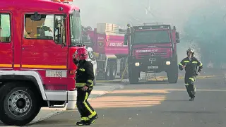 Una intervención de los bomberos de la Diputación de Zaragoza en un incendio en Calatayud.