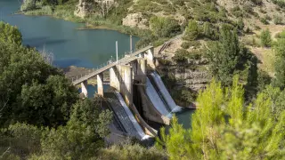 La concesión para el aprovechamiento hidroeléctrico que propicio la presa de los Toranes ha caducado.