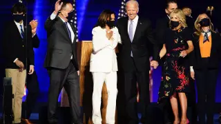 El presidente electo de EE, UU., Joe Biden, y la vicepresidenta electa Kamala Harris, en la celebración