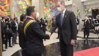 El Rey saluda al recién investido presidente de Bolivia, Luis Arce.