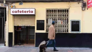 Bares cerrados por las restricciones derivadas del coronavirus en Zaragoza.