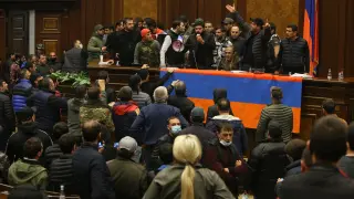 Protesta ante el parlamento armenio