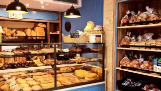 La panadería César Ascaso, uno de los comercios más conocidos de Ayerbe.