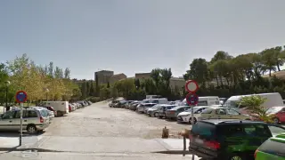La denunciante asegura que la agresión sexual se produjo en este descampado junto a la calle de Reina Felicia, en Zaragoza.