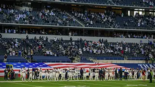 Partido de rugby entre los Dallas Cowboys y el Washington Football Team en el AT&T Stadium, esta semana en Texas.