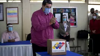 Nicolás Maduro en el momento de su votación