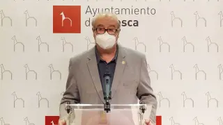 El concejal José María Romance (PSOE) durante la presentación de la propuesta de presupuestos.