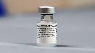 Puerto Rico, a la vanguardia mundial, inicia la vacunación contra la covid-19