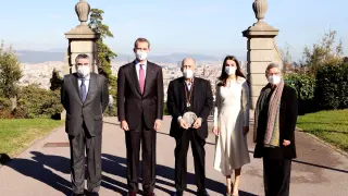 Los reyes entregan a Margarit el Cervantes en Barcelona en un acto íntimo