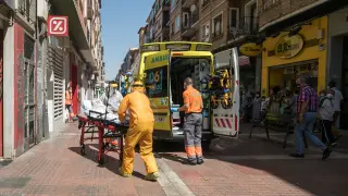 Sanitarios en la calle Delicias de Zaragoza (8/08/2020)