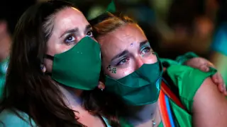 Protests as senate debates abortion bill in Buenos Aires