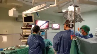 Una intervención quirúrgica en el Hospital Royo Villanova de Zaragoza.