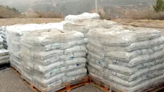 La Comarca del Bajo Cinca ha hecho acopio de 8.000 kilos de sal que se han almacenado en el parque de bomberos de la DPH.