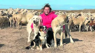 Natalia Fanlo es una joven ganadera de ovino de la localidad zaragozana de Tauste.