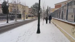 La nieve ha tardado en llegar, pero ha cuajado con rapidez en las calles de Teruel.