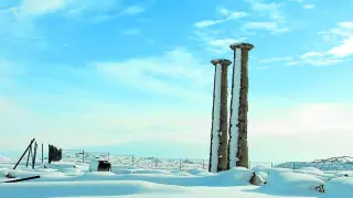 El yacimiento de Los Bañales, cubierto por el blanco de las últimas nevadas.
