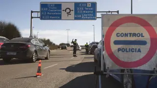 Controles policiales y cierre del comercio en Aragón a las 18.00 por las nuevas restricciones.