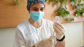 Primeros sanitarios vacunados en Aragón