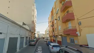 Viviendas de la calle de Infante, en Almería, donde han fallecido una madre y su hijo en el incendio de un piso.