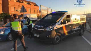 Control de la Policía Nacional ante las nuevas restricciones anunciadas este sábado en Aragón.