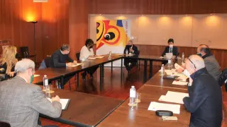 El presidente de la DPH y el alcalde de Huesca se han reunido con representantes del comercio y la hostelería de la provincia.