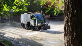 Una de las máquinas utilizadas para el servicio de limpieza viaria de Huesca.