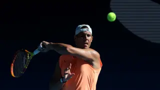 Tennis star Rafael Nadal of Spain practices at Melbourne PNadal se prepara en el Melbourne Parkark in advance of the Australian Open in Melbourne, Australia, January 31, 2021. REUTERS/Loren Elliott[[[REUTERS VOCENTO]]] TENNIS-AUSOPEN/