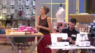 Ana Belén, este lunes, cosiendo en 'Maestros de la costura'.