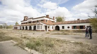Edificio de viajeros de la antigua estación de tren de Caminreal, del arquitecto Luis Gutiérrez Soto.