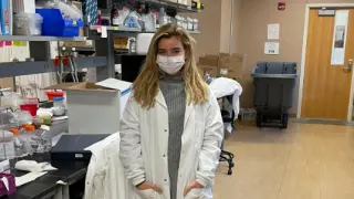 Laura Falceto, en el laboratorio de la Universidad de Florida.
