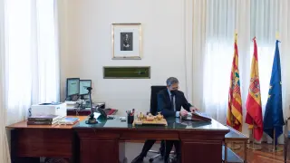 El fiscal superior de Aragón, José María Rivera, ayer en el despacho en su último día de trabajo.