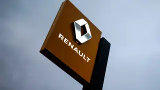 Logo de Renault en una planta de la compañía.