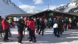 Gran afluencia de esquiadores en Astún