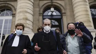 Paris (France), 22/02/2021.- Jose Antonio Urrutikoetxea Bengoechea, former political leader of the Basque terrorist group ETA (Euskadi Ta Askatasuna), also known as Josu Ternera (C), leaves a court room at the Palais de Justice courthouse in Paris, France, 22 February 2021. French Justice decided to postpone the appeal trial of the Spanish extradition demand against the former ETA leader to be tried for his alleged involvement in a murder in Vitoria in June 1980 to 13 and 14 September 2021. (Terrorista, Francia) EFE/EPA/YOAN VALAT Josu Ternera at Paris court of appeal