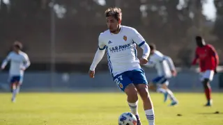 El juvenil Luis Carbonell, jugando con el Deportivo Aragón.
