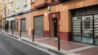Locales vacíos en la calle de Germana de Foix, en Zaragoza.