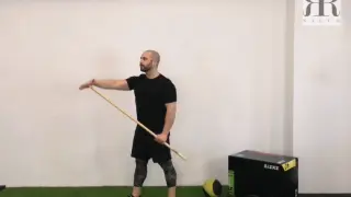 El entrenador y graduado deportivo Rubén Río explica en este vídeo cómo ejecutar correctamente todos los ejercicios de nuestro entrenamiento de hombro de hoy.