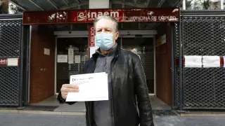 José Manuel Goicoechea, trabajador que acude a una oficina del SEPE en Zaragoza, tras el ataque informático.