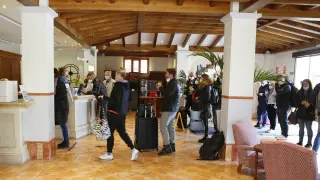 Turistas alemanes a su llegada a un hotel de Mallorca este sábado.