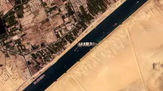 Suez Canal traffic bl (37456324)
