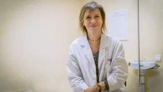La Dra. Olga Gavin en su consulta de HLA Clínica Montpellier