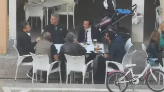 Foto de la mesa con seis personas que el alcalde de Cádiz ha compartido en sus redes