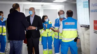 El consejero de Sanidad de Madrid visita el punto de vacunación contra la covid-19 instalado en el Wizink Center