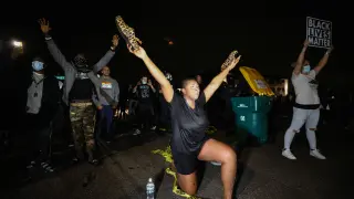 Protestas en Mineápolis tras la muerte de otro joven negro a manos de la policía.