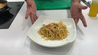 El actor y presentador Javier Segarra continúa con las vídeo recetas. Este viernes, toca una de pasta: Espaguetis Gamberi. ¿No los has probado? Dale al play y no te pierdas esta receta en el siguiente vídeo o entra en su canal de Youtube: Cocina con Segarra.