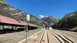 Llegada del primer tren a la nueva estación internacional de Canfranc