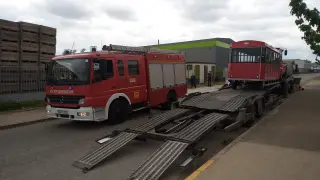 El accidente se ha producido cuando se procedía a descargar el tren turístico de este camión.